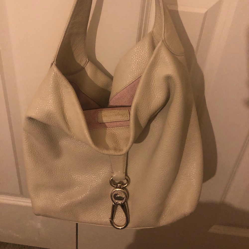 Dooney & Bourke Logo Lock Sac White Leather Hobo